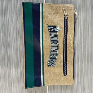 BNWOT Mariners Clutch